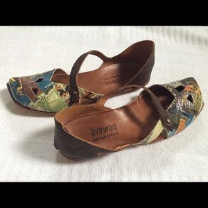Cydwoq shoes.  Muted multicolored top, brown leather strap and back. Size 37.